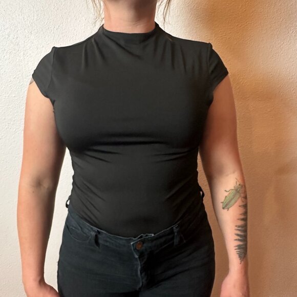 New Lulus Black Bodysuit Mock Neck Cap Sleeve Top Size Large - Picture 1 of 4
